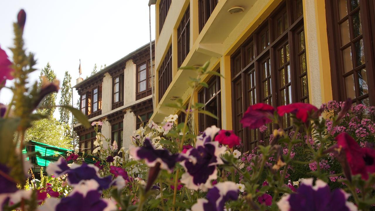 Hotel Asia เลห์ ภายนอก รูปภาพ
