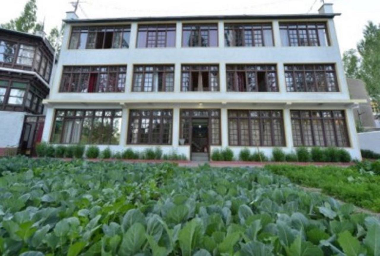 Hotel Asia เลห์ ภายนอก รูปภาพ